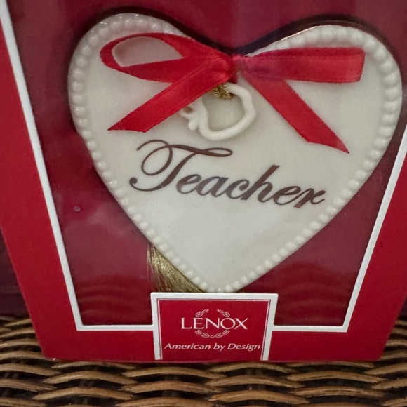 Lenox Teacher heart ornament - Picture 1 of 1